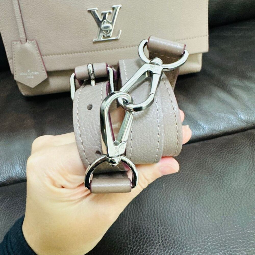 Louis Vuitton Lockme II Turtledove - Picture 3 of 16